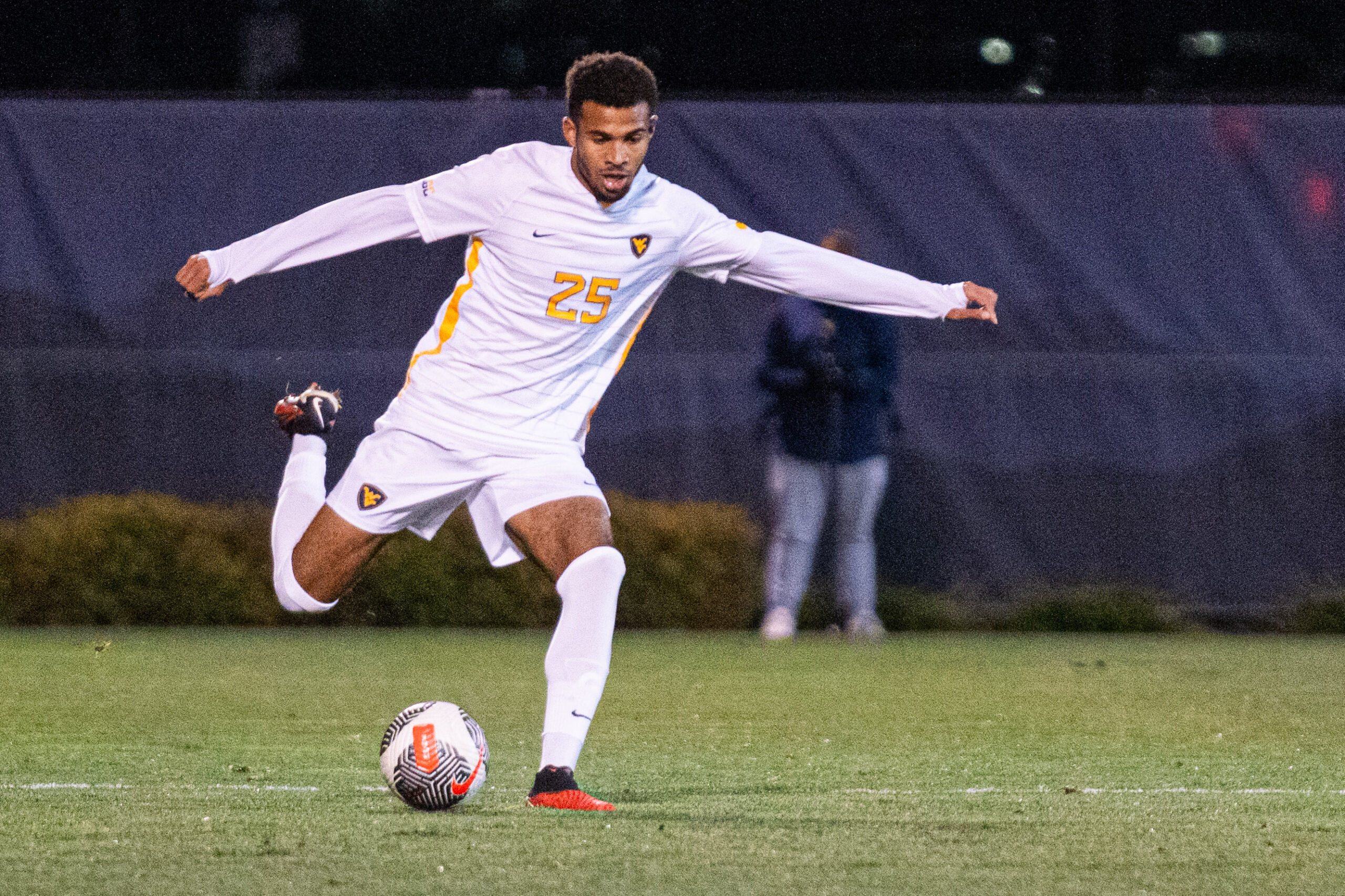 Tsukada's 90th-minute PK gives WVU men a 2-1 win on Senior Night